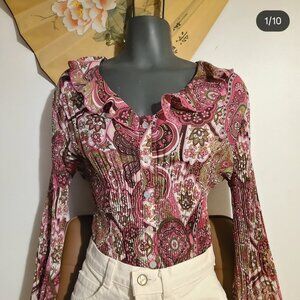 Adorable vintage blouse.